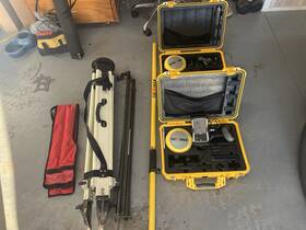Z3519202055 Geomax Zenith35 Gps Survey Equipment Kit With Case And Tripod Controller