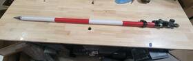 5520-30 Seco Manufacturing 4.6 M Three-section Twist-lock Prism Pole - Red And White