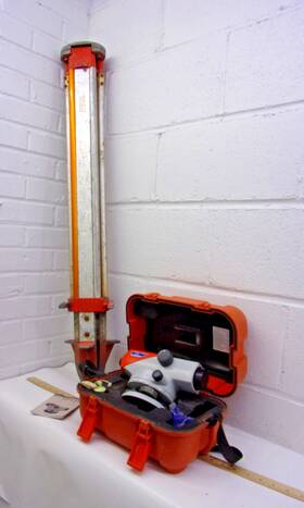 D10343 Sokkia C32 Auto Surveying Level Case And Tripod Nice Clear Optics