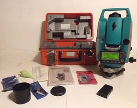 D21838 Sokkia Set 300 With Case And Charger