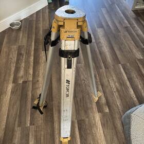 1030649-01 Topcon Aluminum / Fiberglass Heavy Duty Tripod