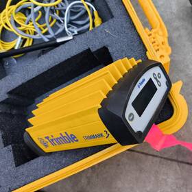 46000-43 Trimble Trimmark 3 450 - 470mhz Uhf Base Radio With Accessories Case