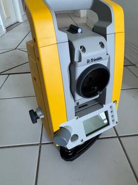 D051289 Trimble M3 Dr 5 Inch Total Station With Nomad 900 Controller Accessories