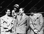 7704-19 Candid Robert Taylor John Farrow Maureen O'sullivan David Niven. Fixed Price $11.99.